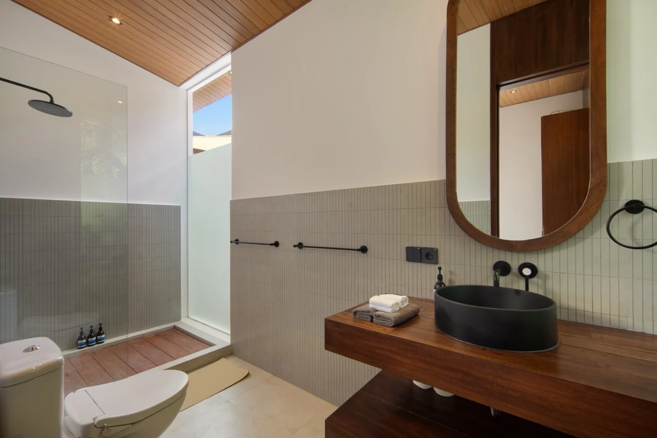 3-Bedroom Villa in Kuta Lombok for Sale bathroom