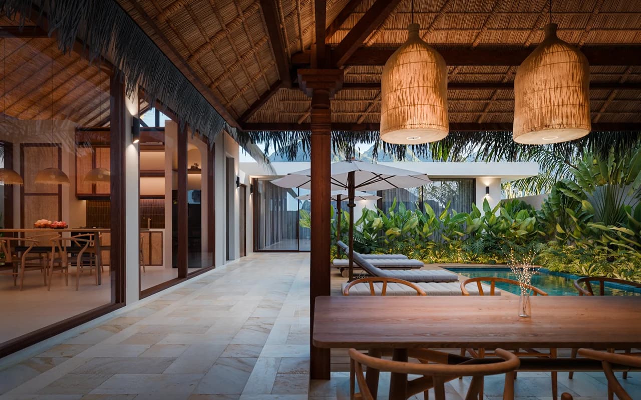 Beachside villa for sale in Serangan Lombok outdoor dinning