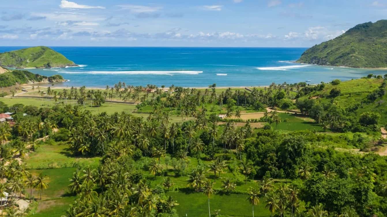 Seaview land for sale in Areguling